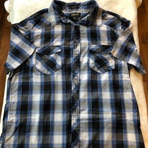 Helix short sleeve button down size XL